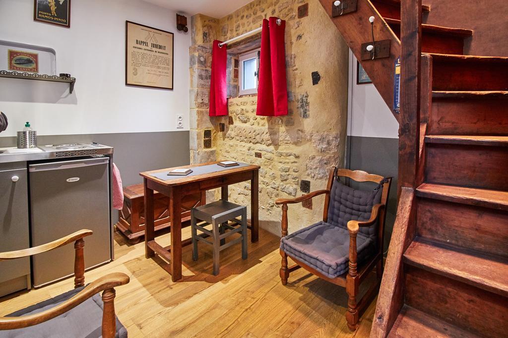 La Plus Petite Maison De France Байе Номер фото